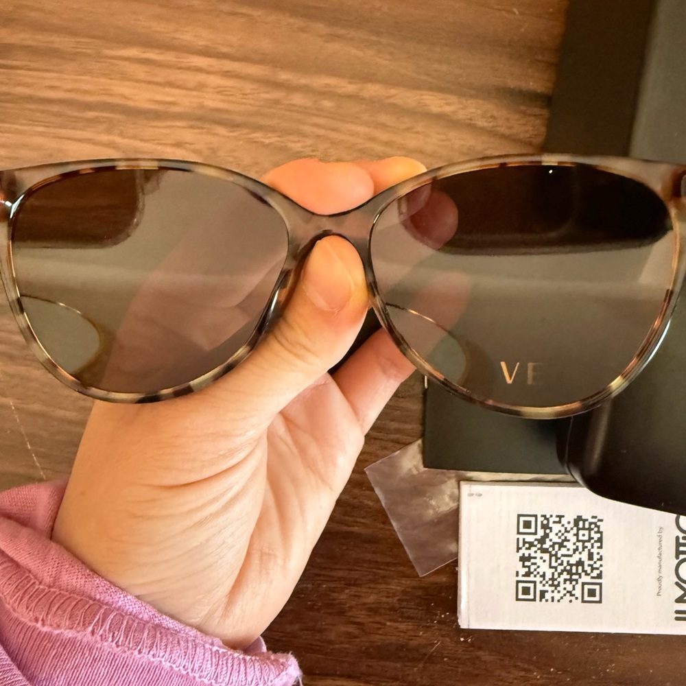 Versace Authentic Tortoiseshell Sunglasses - image 4